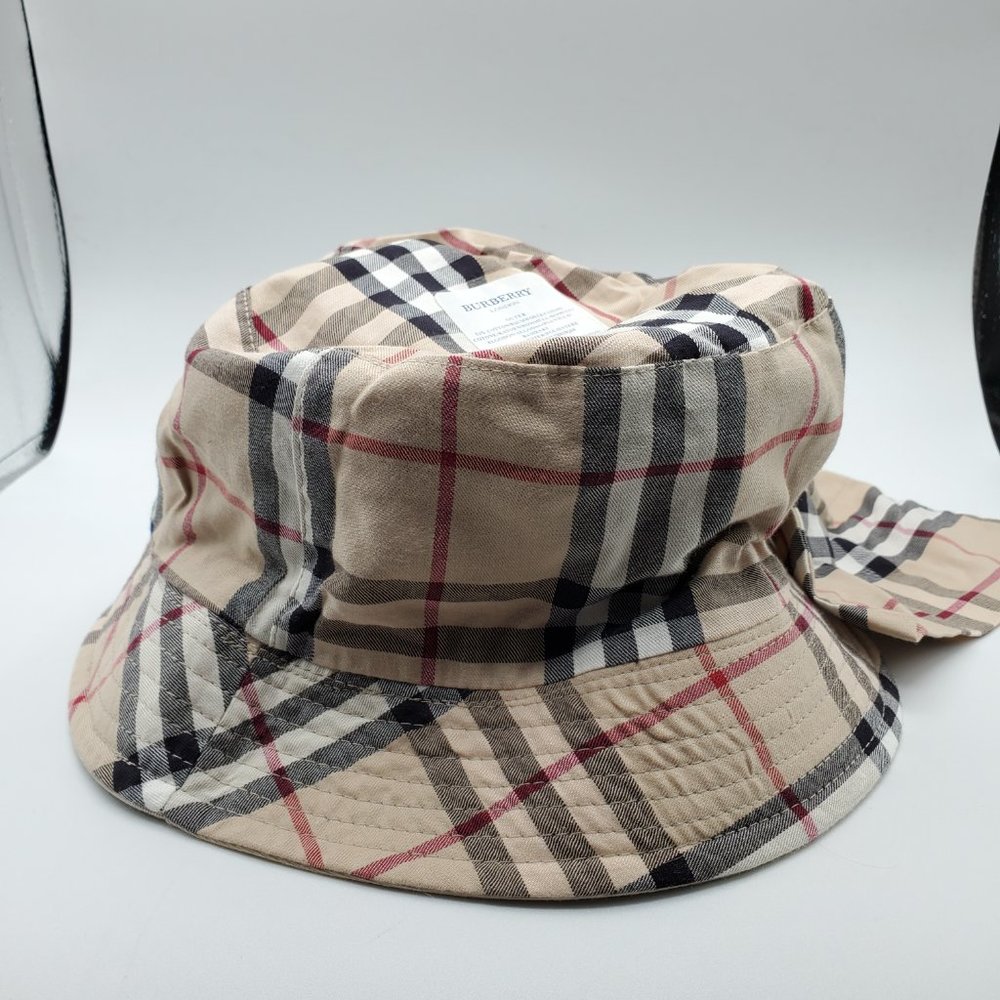 Burberry London Check reversible Bucket Hat (Beige) (UNISEX) - Picture 7 of 9